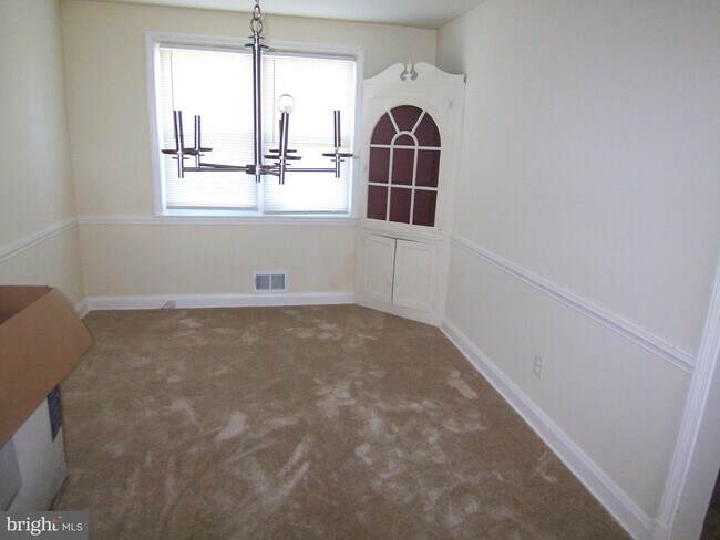 Building Photo - 1221 Linkside Dr