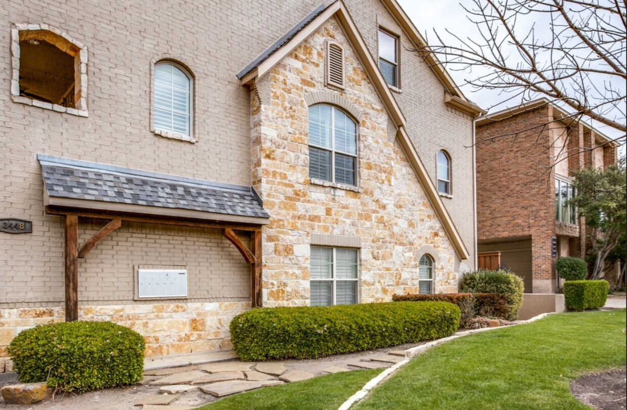 End unit - 3448 Daniel Ave