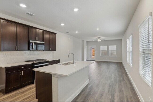 Foto del edificio - 519 Willet Dr