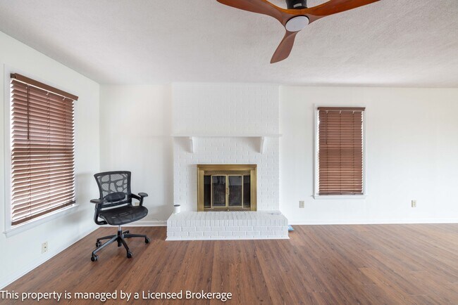 Foto del edificio - 418 Fiddlers Ghost Cir