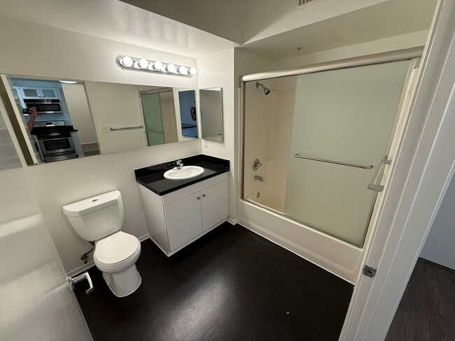 Building Photo - Bixel at Fifth