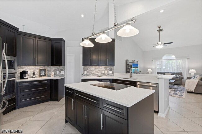 Foto del edificio - 11774 Longshore Way W