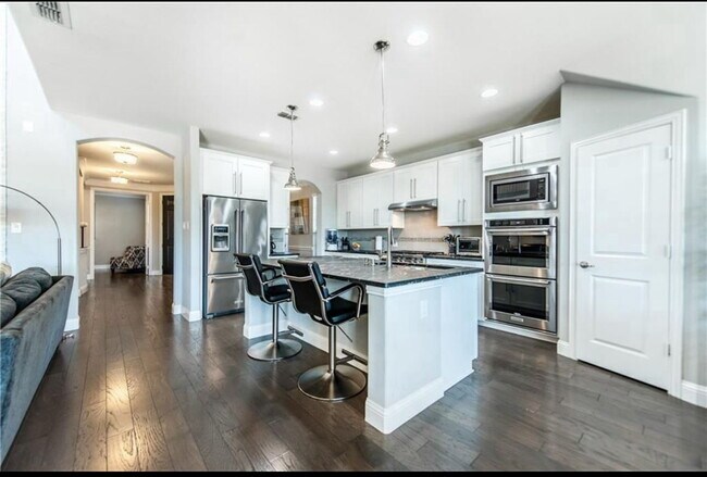 Foto del edificio - Beautiful, exquisite home in the heart of ...