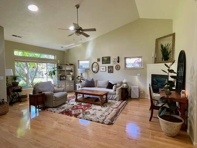 Building Photo - 1770 Archer Dr