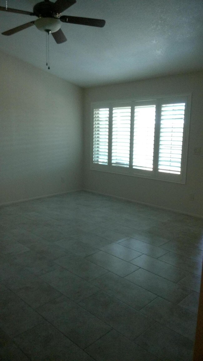Foto del edificio - 8140 N 107th Ave