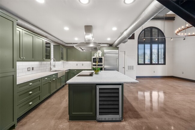 Building Photo - 1025 S Shepherd Dr