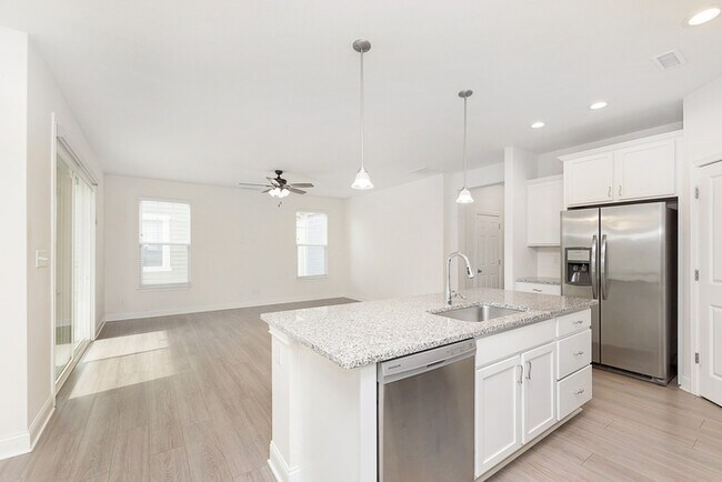 Building Photo - Beautiful, Newer Construction 3 Bedroom in...