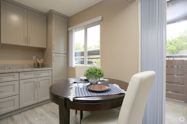 Dining Room - The Palms