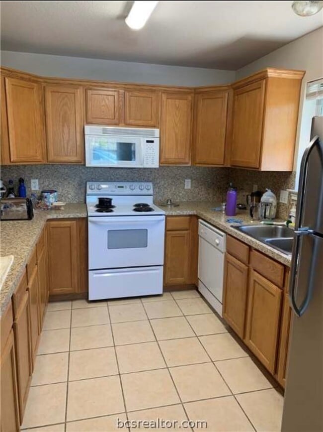 Building Photo - 3613 Oldenburg Ct