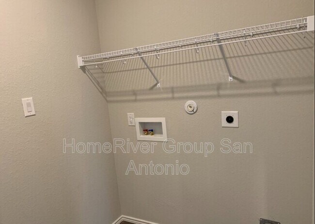 Foto del edificio - 1421 Elm Leaf Dr