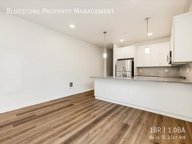 Foto del edificio - Incredible location, with immediate park a...