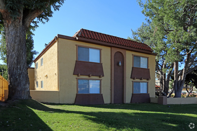 Building Photo - Hillside Villas