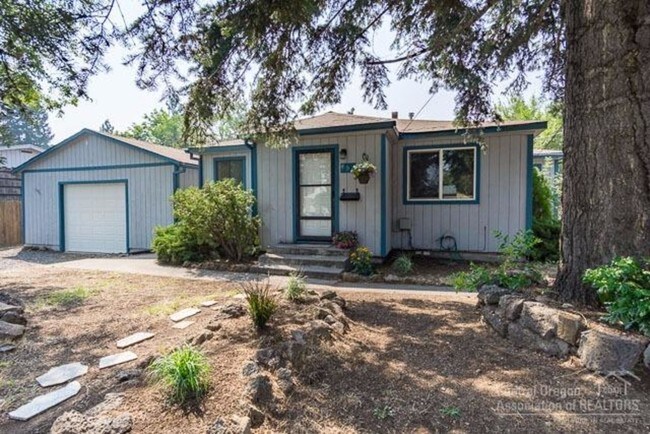 Building Photo - 455 NE Clay Ave