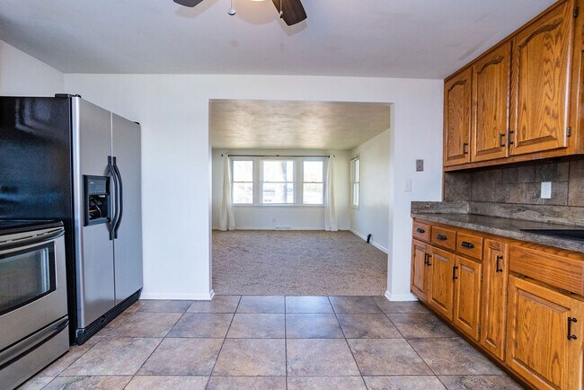Building Photo - 712 S Cloudas Ave