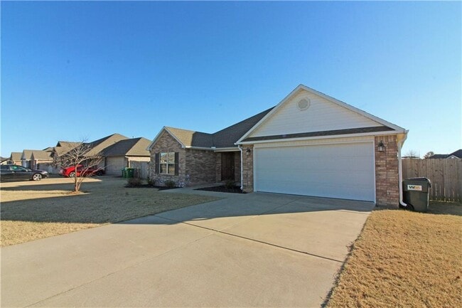 Building Photo - 601 Lasso Ln