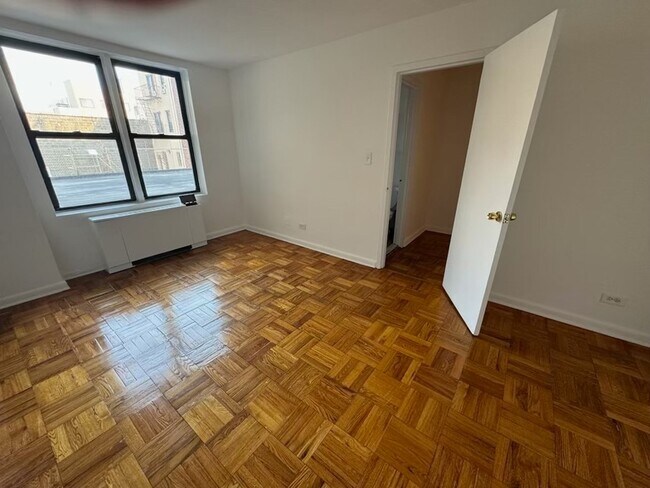 Building Photo - 23-35 Broadway Unit 1 M