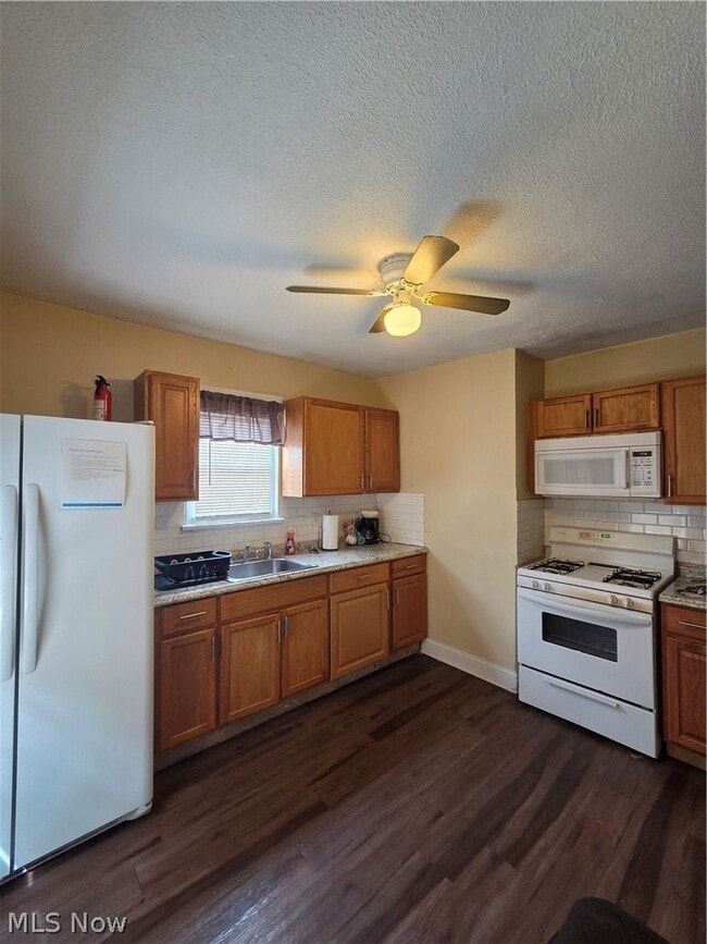 Building Photo - 22031 Miller Ave