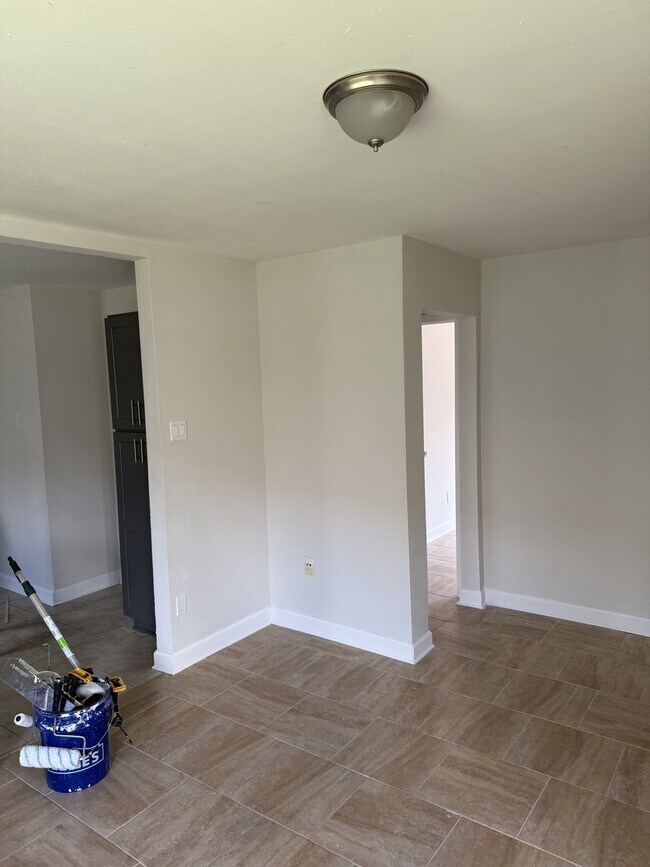 Building Photo - 3316 Laplace St