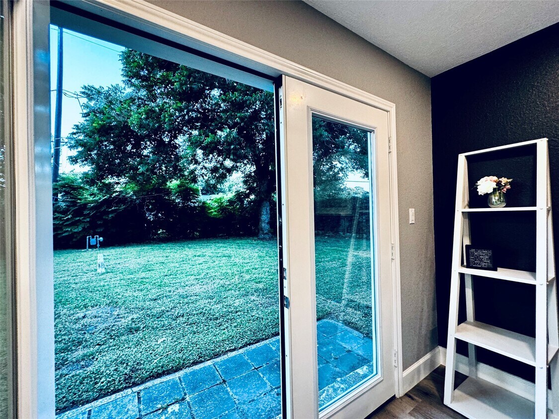 Foto principal - 7242 Neff St