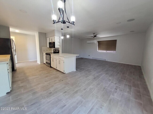 Building Photo - 3547 N Valorie Dr