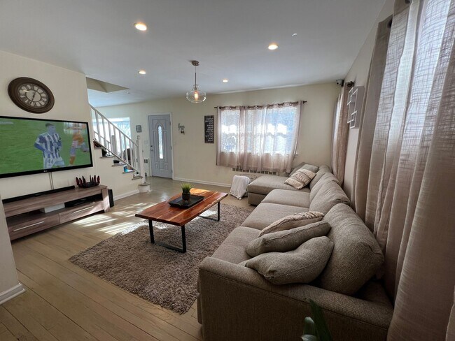 Foto del edificio - 1480 Kew Ave