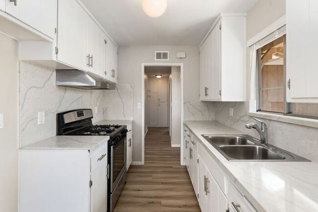 Building Photo - Gorgeous remodeled 3BR / 2BA house with a large yard available in Clairemont
