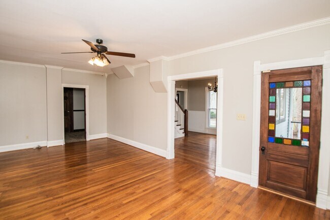 Foto del edificio - 3 bed 1.5 bath Downtown Valparaiso Home