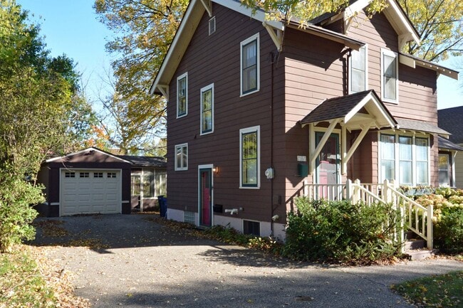 Foto del edificio - Beautiful 3-Bed 2-Bath Home Available In N...
