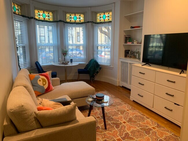 Foto del edificio - 45 Westland Ave