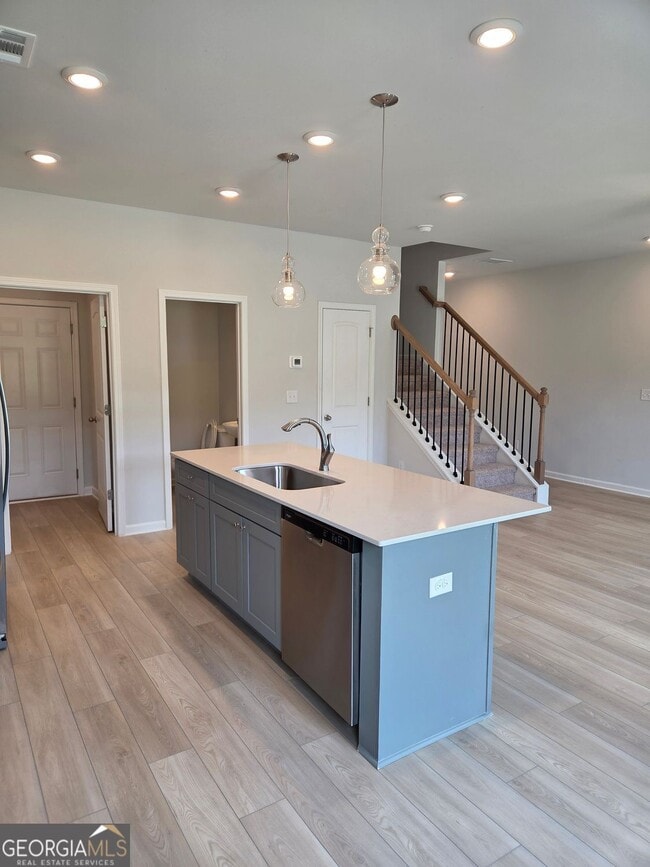 Building Photo - 308 Shine Dr