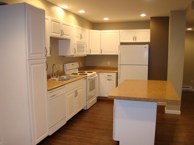 Kitchen - 158 W College Ave