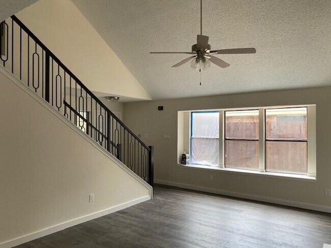 Foto del edificio - LOVELY 2 STORY IN GRAPEVINE! NOT EVEN 5 MI...