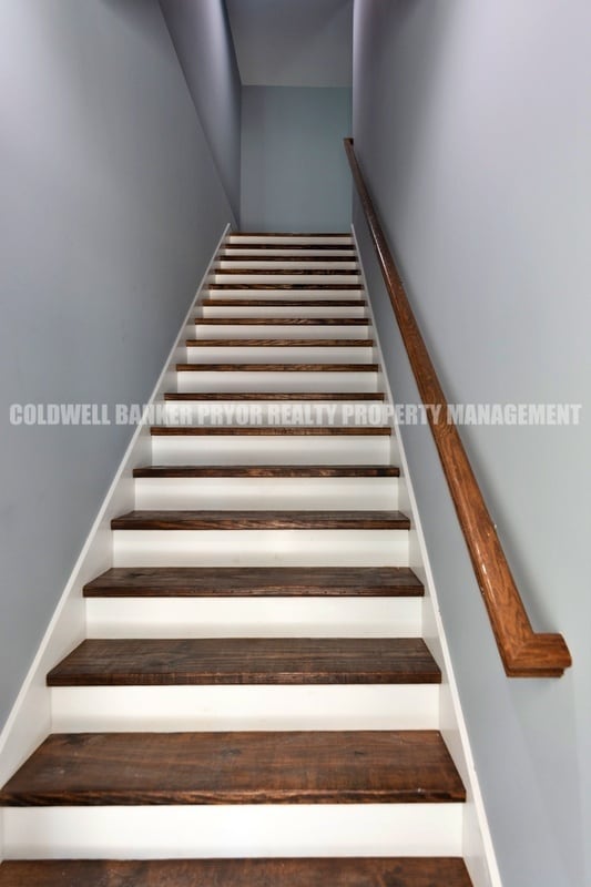 Building Photo - 360 Main St