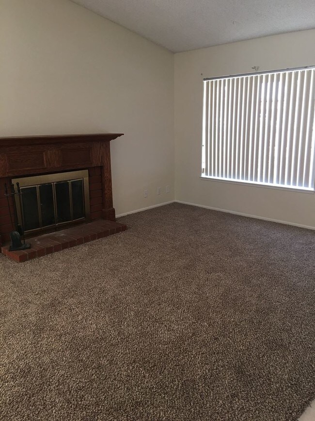 Building Photo - 25671 Stoneybrook Dr