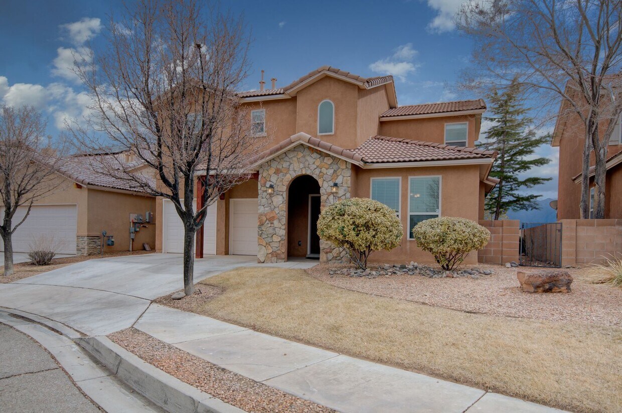 Primary Photo - Amazing Home with Views in Bernalillo/Rio ...