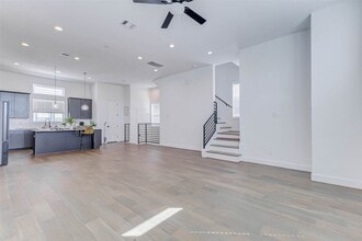 Building Photo - 334 Eastwood St