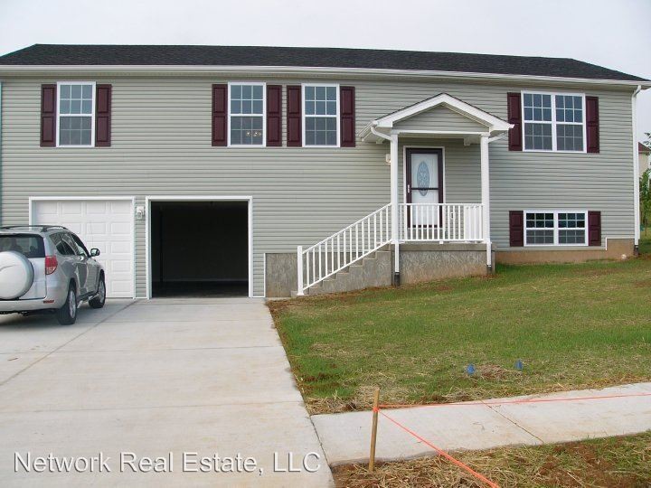 Primary Photo - 3 br, 2.5 bath House - 220 Blueridge Way