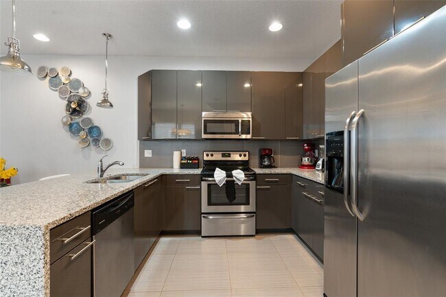Foto del edificio - 17522 Placidity Ave
