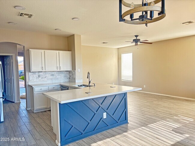 Foto del edificio - 3399 E Meadowview Ct