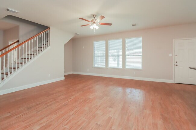 Building Photo - 553 Small Cedar Dr