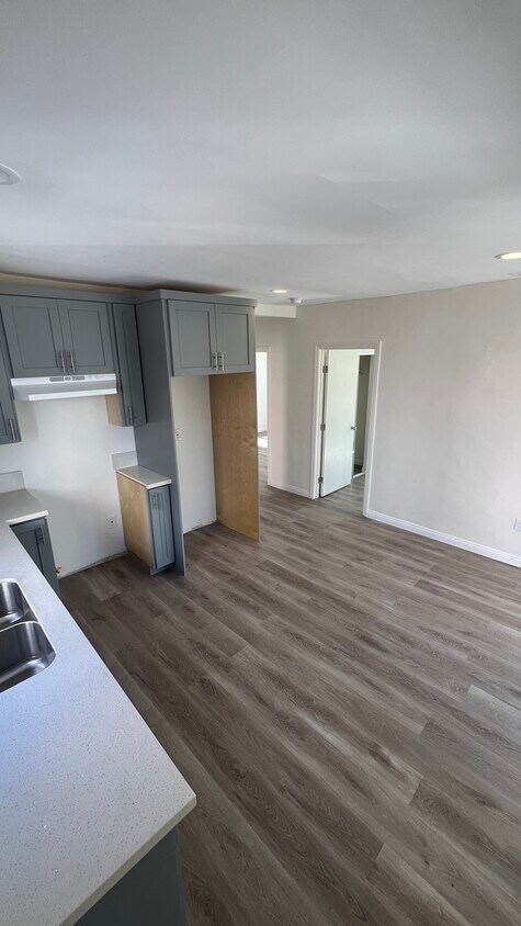 Cocina y sala de estar de 3 dormitorios - 2707 Fairmount St