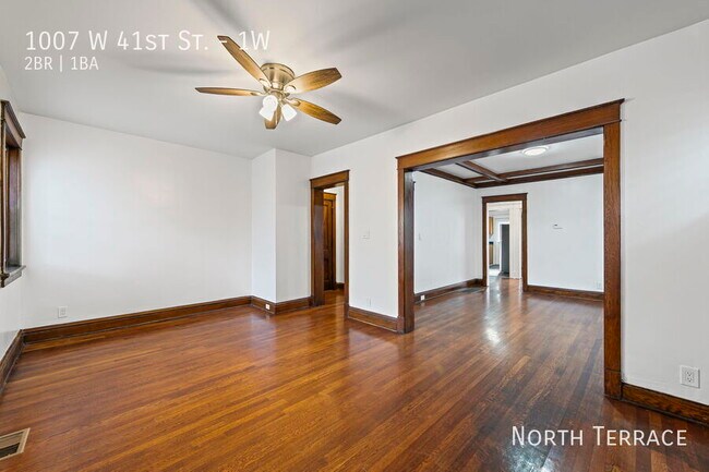 Foto del edificio - 1007 W 41st St