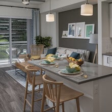 Building Photo - 403 NE 28th St