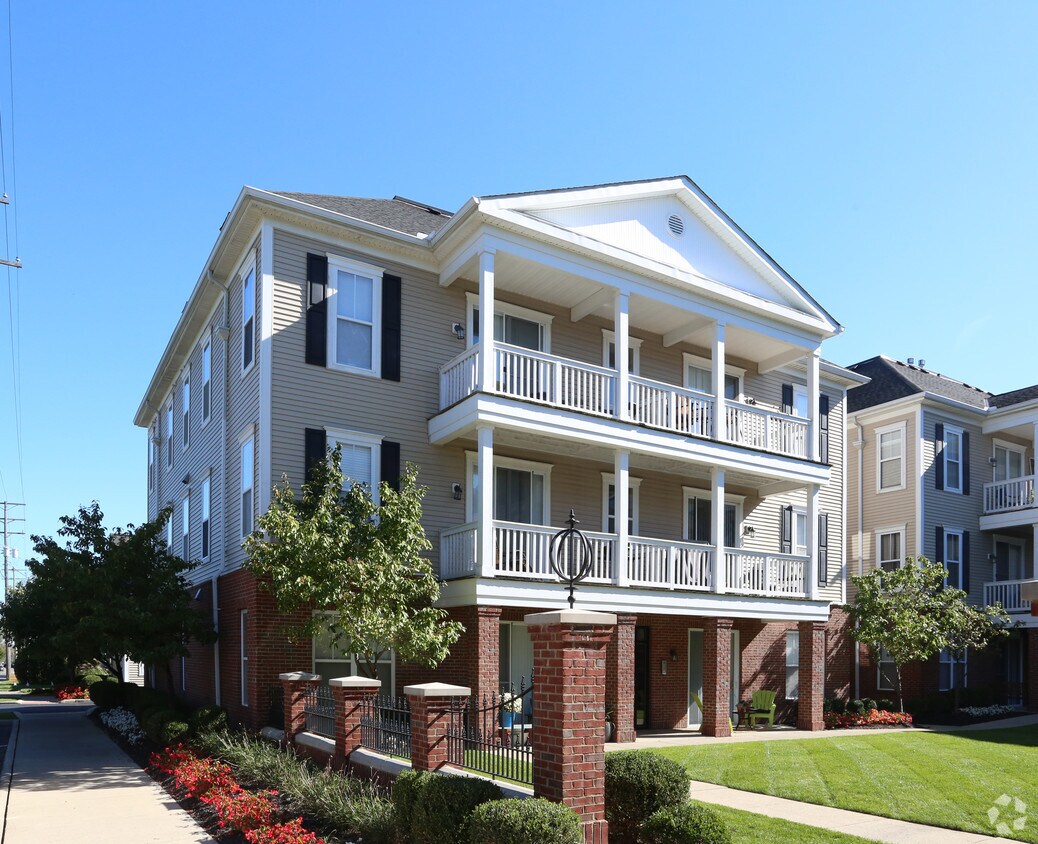 Primary Photo - Drayton Court Apartments