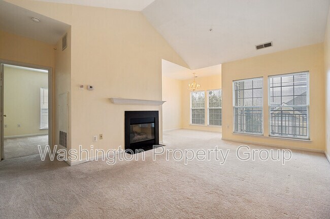 Building Photo - 4131 Fountainside Ln