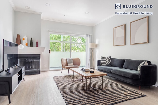 Building Photo - 16070 W Sunset Blvd