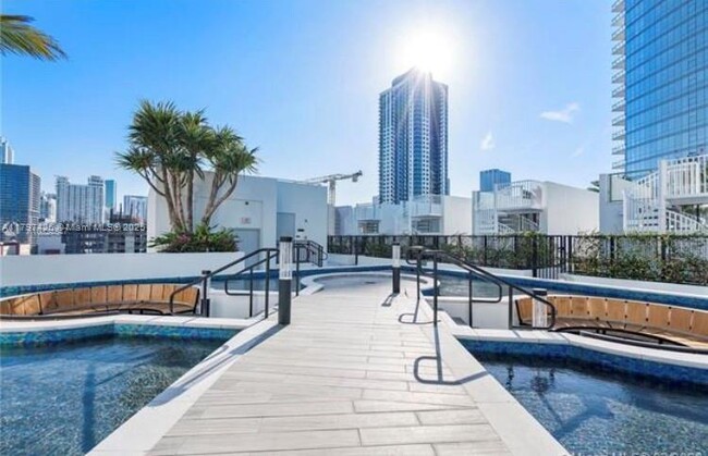 Foto del edificio - 851 NE 1st Ave