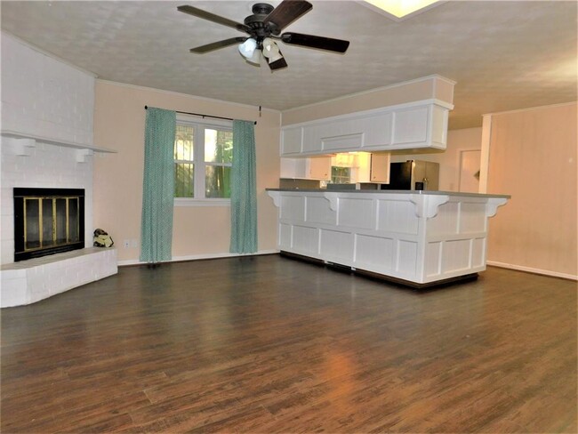 Building Photo - 2013 Oaklawn Dr