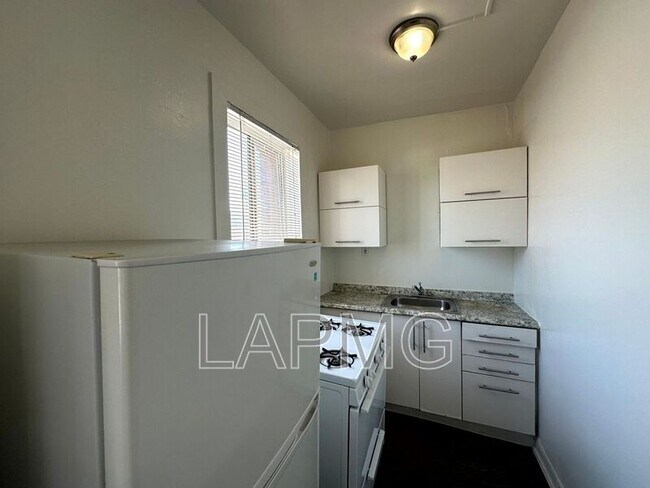 Building Photo - 2913 Flower St