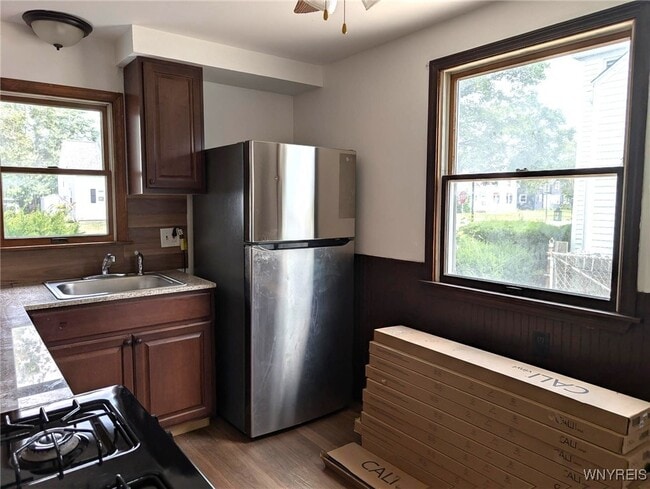 Building Photo - 881 Highland Ave